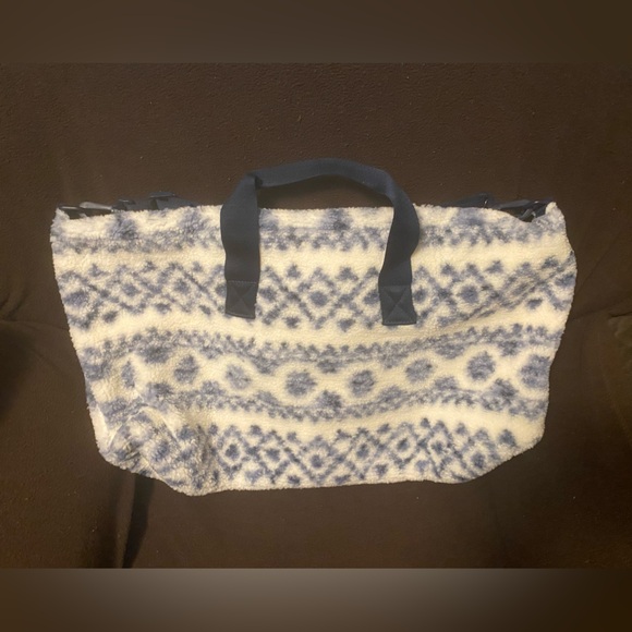 Pink Victoria’s Secret fair isle Sherpa weekender bag - Picture 6 of 7